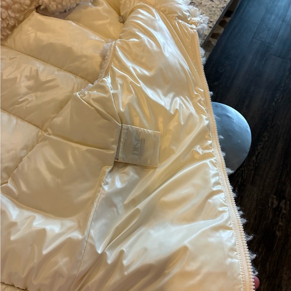 Stunning teddy Moncler down cream puffer vest! - Picture 7 of 15